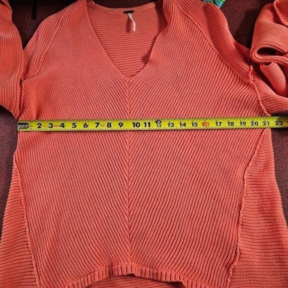 Free People La Brea V-Neck Sweater S Orange Oversized Reverse Seam Asymmetrical - Picture 12 of 12